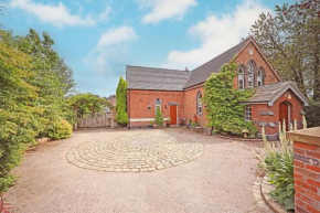 The Chapel - A Hidden Gem with Private Pool & Bar